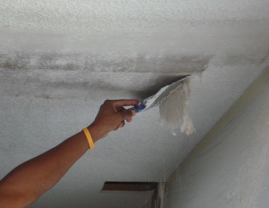 Подготовка и очистка старого потолка